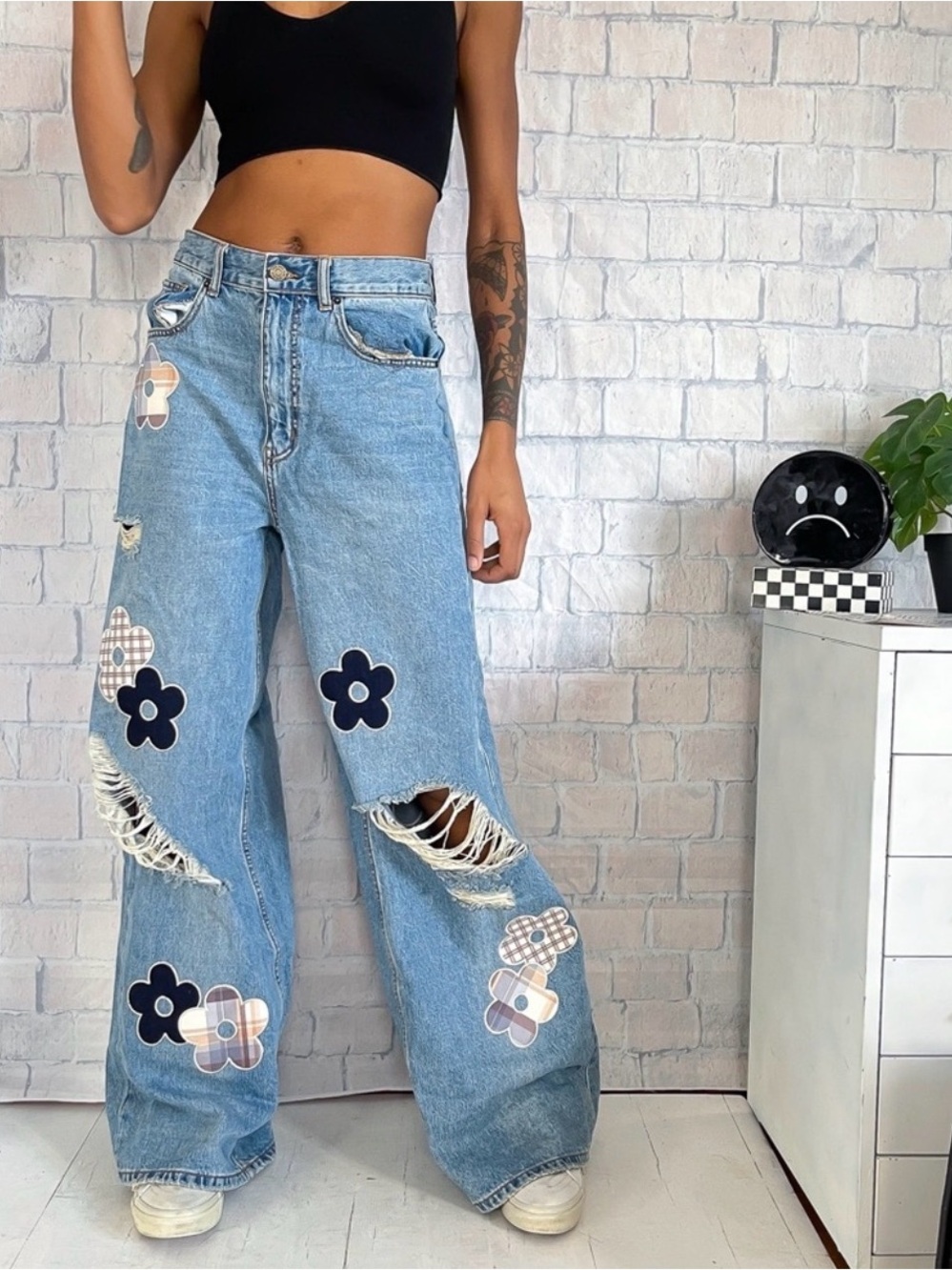 BDG Urban Outfitters Size 28 Skater Baggy Distressed Flower Patch Jeans - NWOT